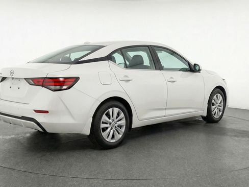 Used 2025 Nissan Sentra S FWD image 9