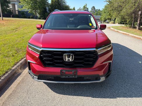 Used 2025 Honda Pilot Touring image 3