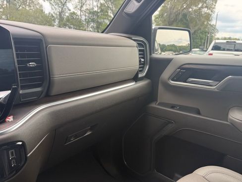 Used 2025 GMC Sierra 1500 SLT AWD/4WD image 25