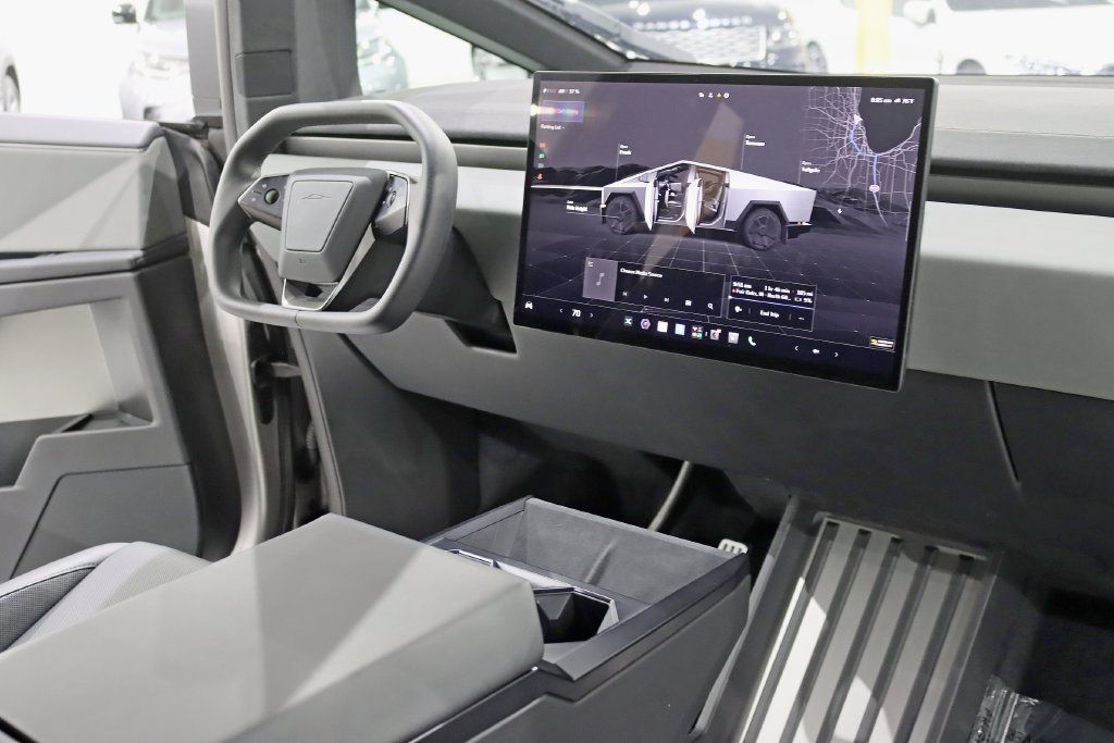 Used 2026 Tesla Cybertruck Cyberbeast AWD/4WD image 33