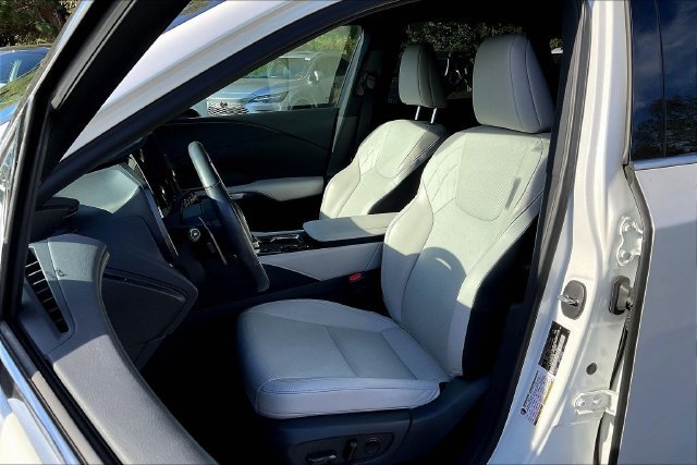Used 2024 Lexus RX 350 Premium w/ Cold Area Package AWD/4WD image 3