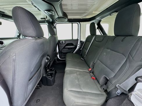 Used 2021 Jeep Wrangler Unlimited Sahara image 15