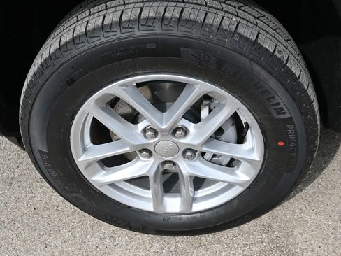 New 2026 Jeep Grand Cherokee Laredo image 7