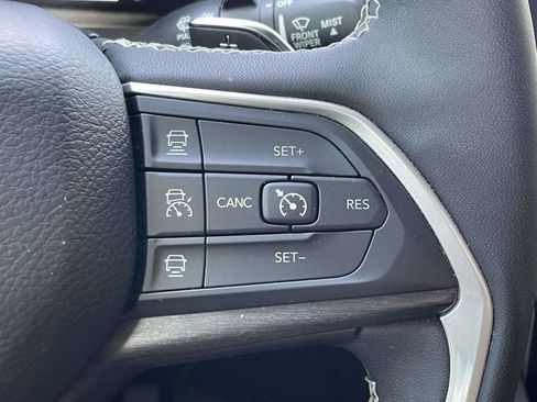 Certified 2023 Jeep Grand Cherokee L Limited AWD/4WD image 35