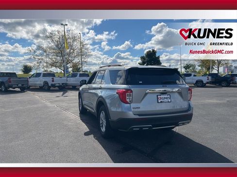Used 2023 Ford Explorer XLT w/ Equipment Group 202A image 8