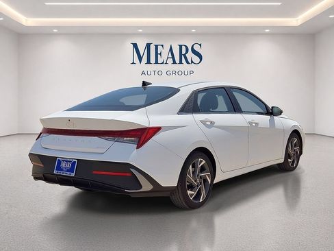 Used 2025 Hyundai Elantra Limited FWD image 5