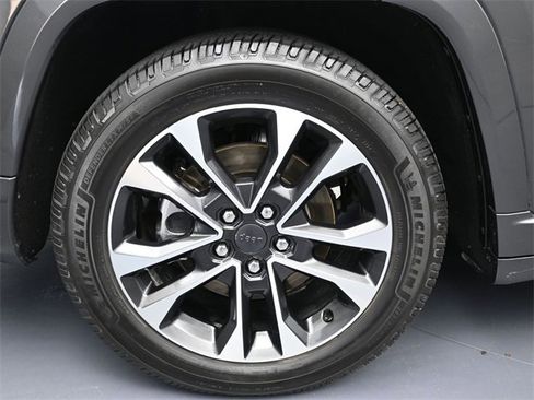 Used 2022 Jeep Grand Cherokee L Overland w/ Advanced Protech Group III image 9