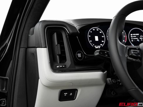 Used 2025 Porsche Cayenne Turbo image 26