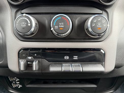 Used 2024 RAM 2500 Big Horn AWD/4WD image 28