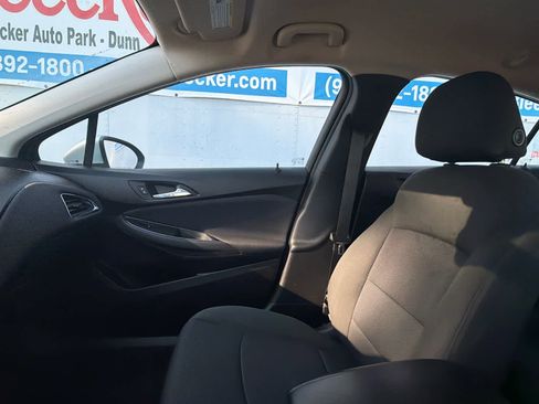 Used 2017 Chevrolet Cruze LT image 29