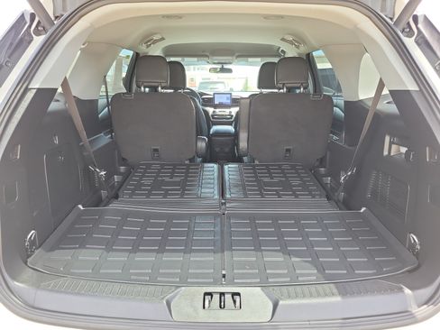 Used 2023 Ford Explorer XLT RWD image 7