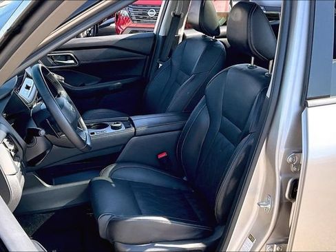 Certified 2025 Nissan Rogue Platinum AWD/4WD image 18