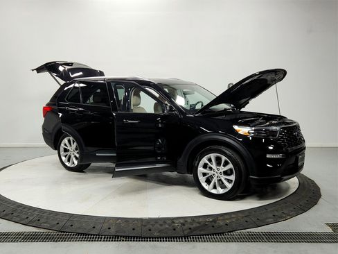 Used 2023 Ford Explorer Platinum w/ Technology Package image 9