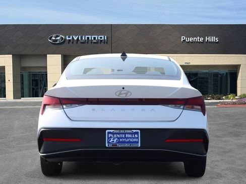 New 2026 Hyundai Elantra SE FWD image 4
