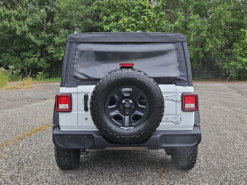 Used 2018 Jeep Wrangler Unlimited Sport image 4