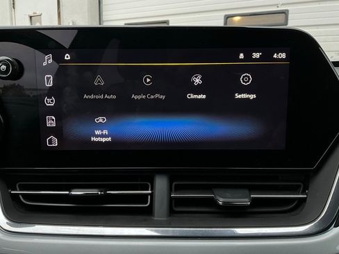 Used 2025 Chevrolet Trax LT image 27