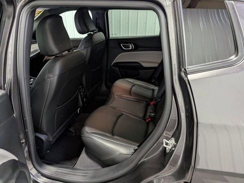 Used 2023 Jeep Compass Limited w/ Elite Group AWD/4WD image 9