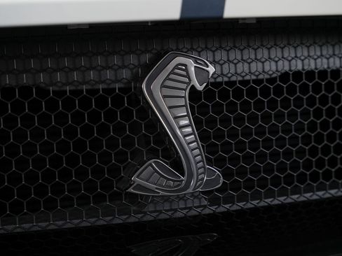 Used 2022 Ford Mustang Shelby GT500 w/ Carbon Fiber Track Pack RWD image 10