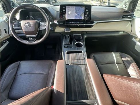Used 2022 Toyota Sienna Platinum image 21