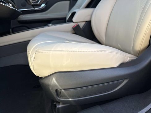 New 2026 Lincoln Corsair Premiere image 20