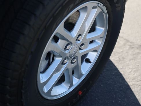 New 2025 Jeep Grand Cherokee Laredo w/ MOPAR Finishing Package image 9