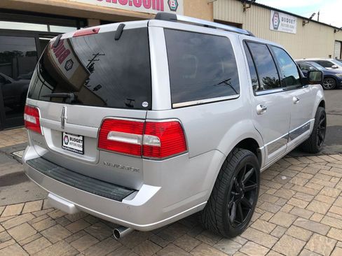 Used 2011 Lincoln Navigator 4WD image 2