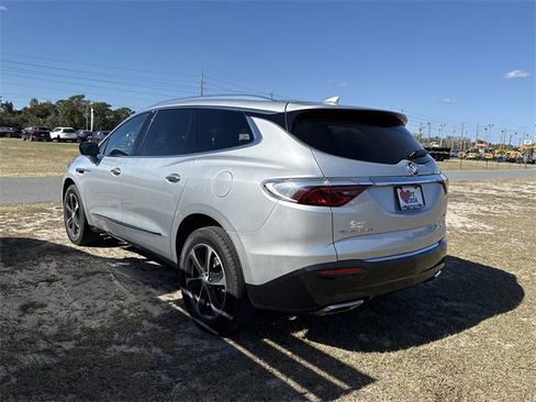 Used 2022 Buick Enclave Essence w/ Sport Touring Edition image 4