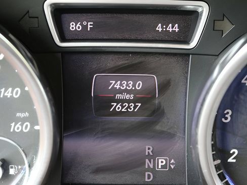 Used 2014 Mercedes-Benz GL 550 4MATIC image 31