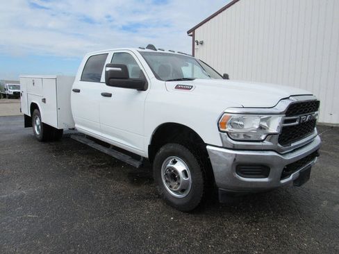 Used 2024 RAM 3500 Tradesman w/ Chrome Appearance Group AWD/4WD image 8