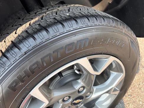 Used 2025 Chevrolet Trax LT FWD image 37
