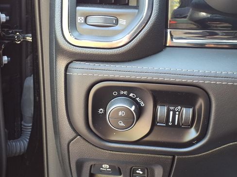 Used 2025 RAM 1500 Limited AWD/4WD image 13
