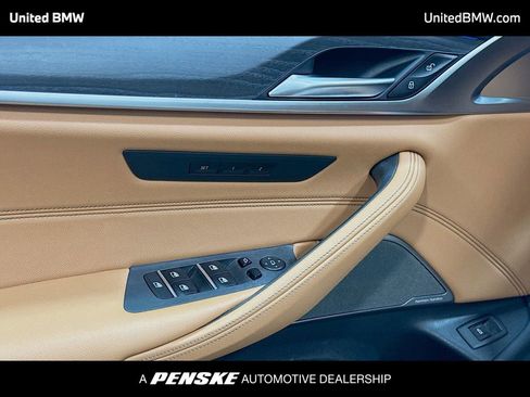 Used 2021 BMW 530i xDrive w/ Premium Package AWD/4WD image 3
