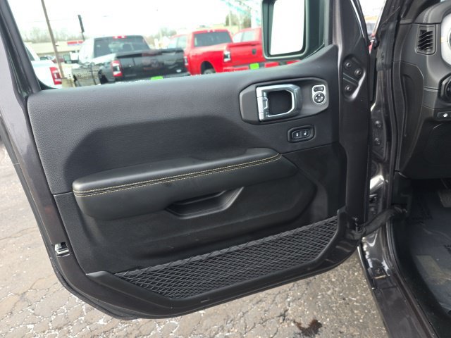 Used 2025 Jeep Wrangler Unlimited Sahara w/ Safety Group AWD/4WD image 10
