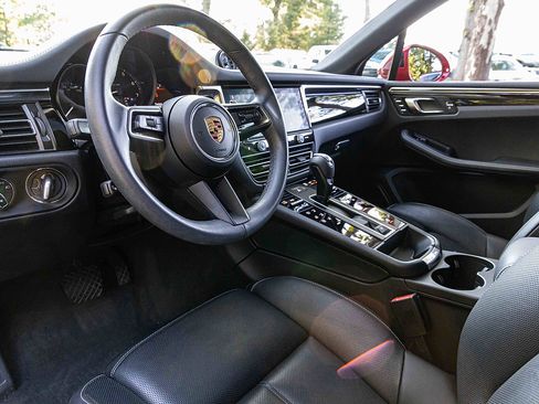 Used 2022 Porsche Macan image 7