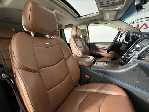 Used 2019 Cadillac Escalade Luxury image 41