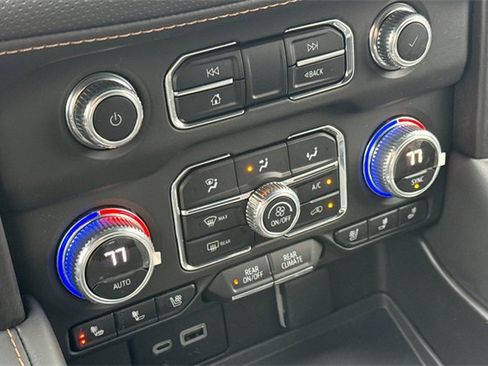 Used 2023 GMC Yukon AT4 image 32