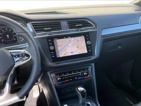 Certified 2022 Volkswagen Tiguan SEL R-Line image 5