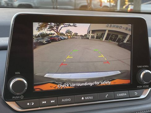 Used 2024 Nissan Rogue SV image 18