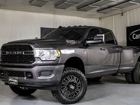 Used 2024 RAM 3500 Tradesman w/ Chrome Appearance Group AWD/4WD image 4