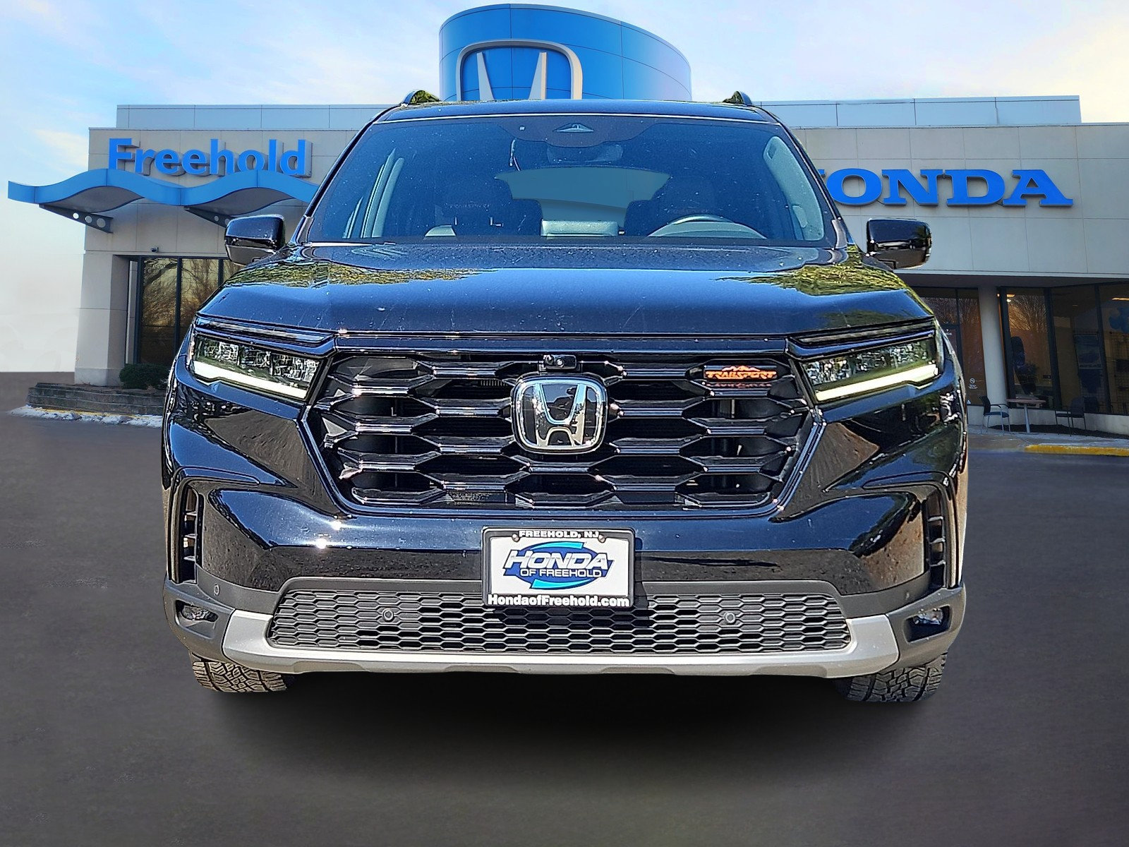 Used 2024 Honda Pilot TrailSport image 2
