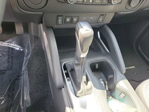 Used 2025 Nissan Frontier SV w/ SV Convenience Package RWD image 20