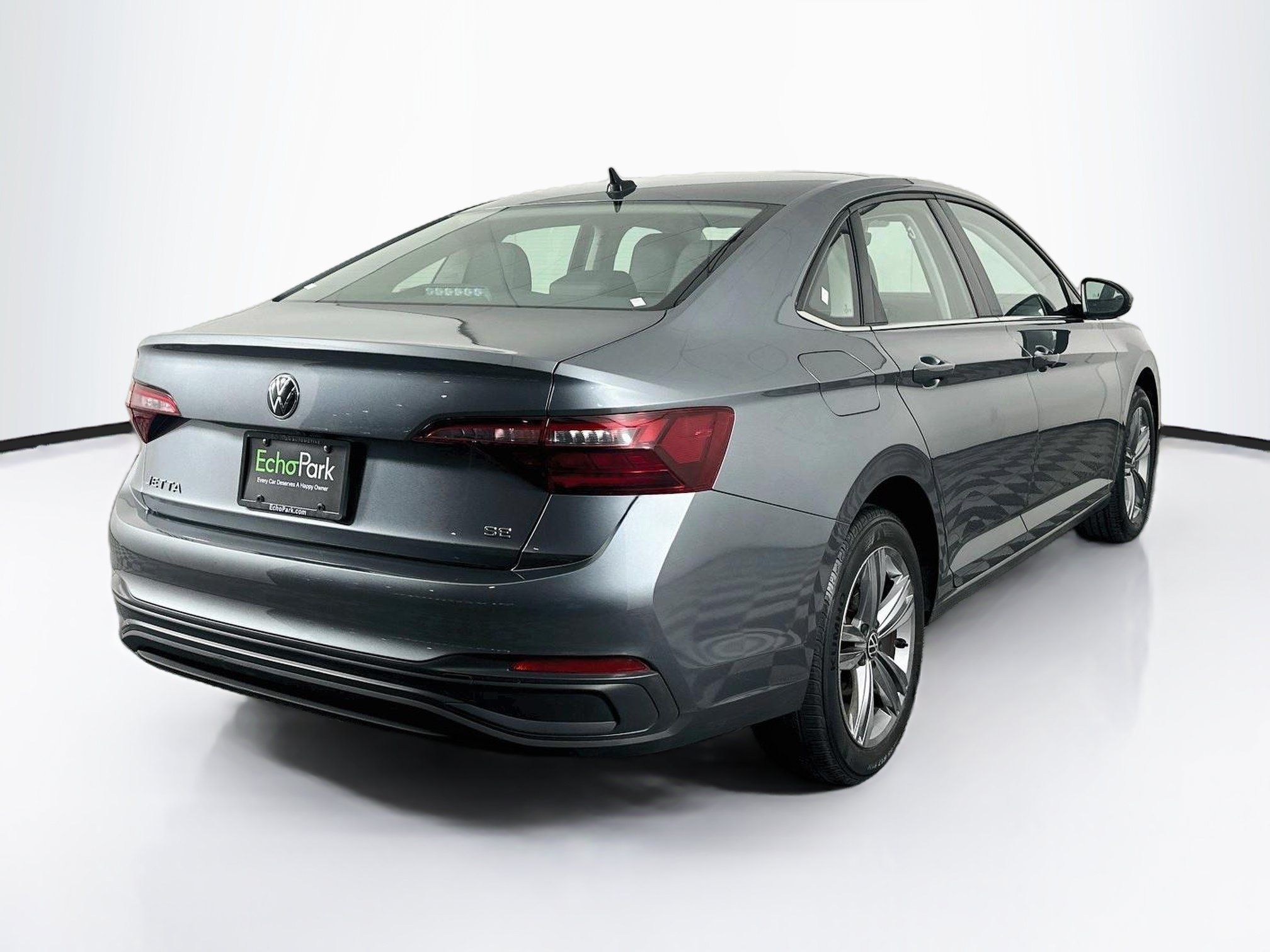 Used 2024 Volkswagen Jetta SE FWD image 9