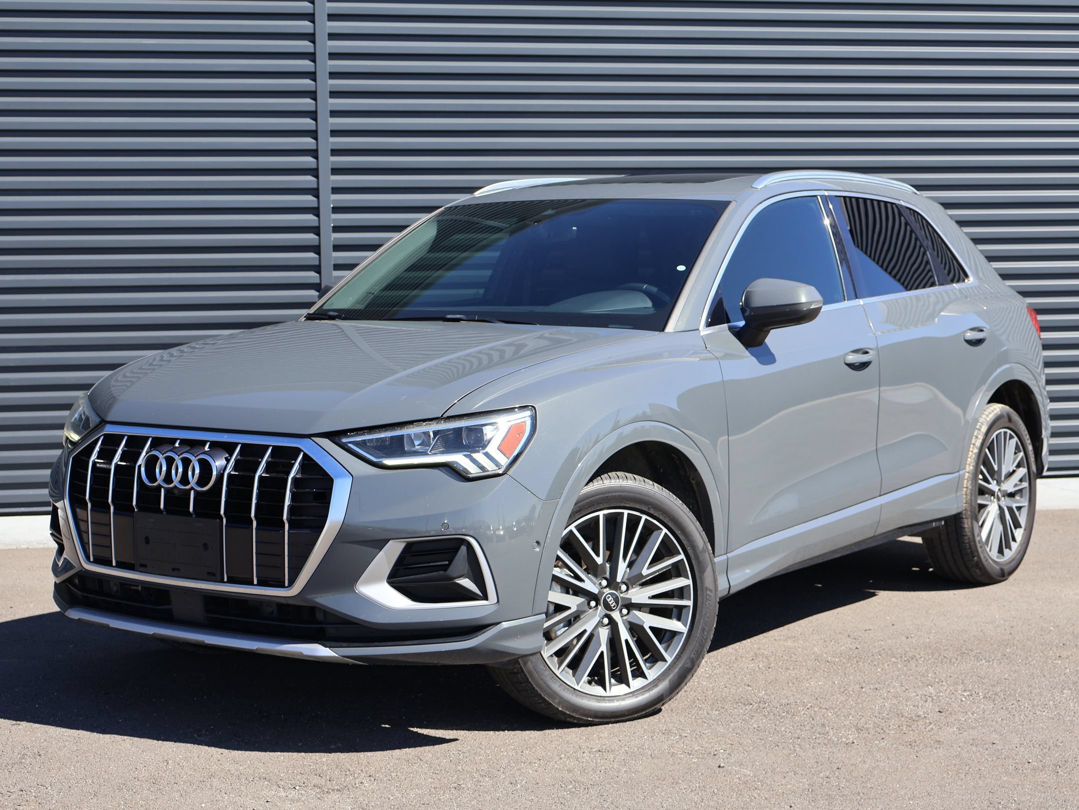 Used 2021 Audi Q3 2.0T Premium Plus w/ Premium Plus Package AWD/4WD image 1