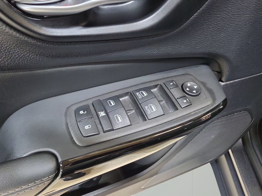 Used 2023 Jeep Cherokee Altitude Lux AWD/4WD image 14