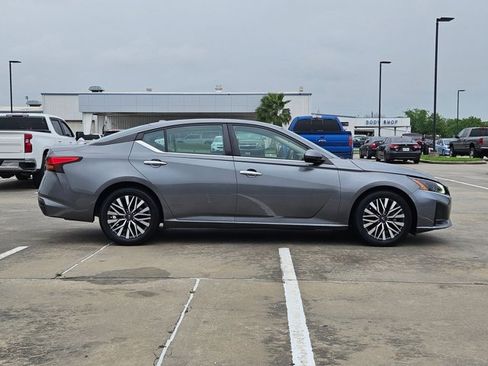 Used 2023 Nissan Altima 2.5 SV FWD image 4