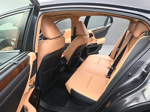 Certified 2025 Lexus ES 300h Ultra Luxury FWD image 12