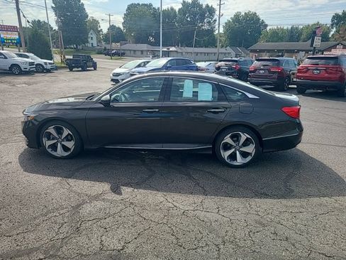 Used 2018 Honda Accord Touring image 3