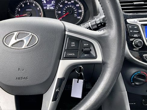 Used 2012 Hyundai Accent SE image 16