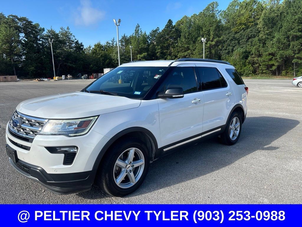 Used 2018 Ford Explorer XLT w/ Equipment Group 202A FWD image 3