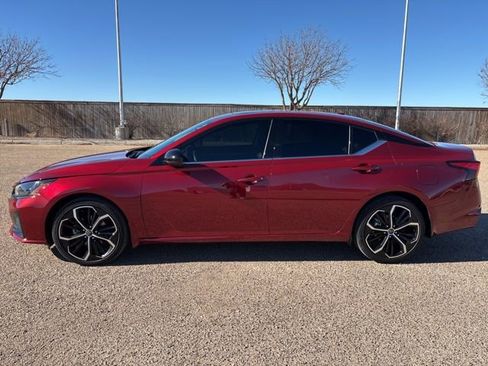 Certified 2024 Nissan Altima 2.5 SR w/ SR Premium Package image 3